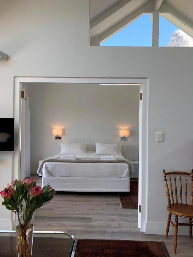 ケープタウンCamps Bay Loft With Stunning Mountain And Ocean Viewsアパートメント エクステリア 写真