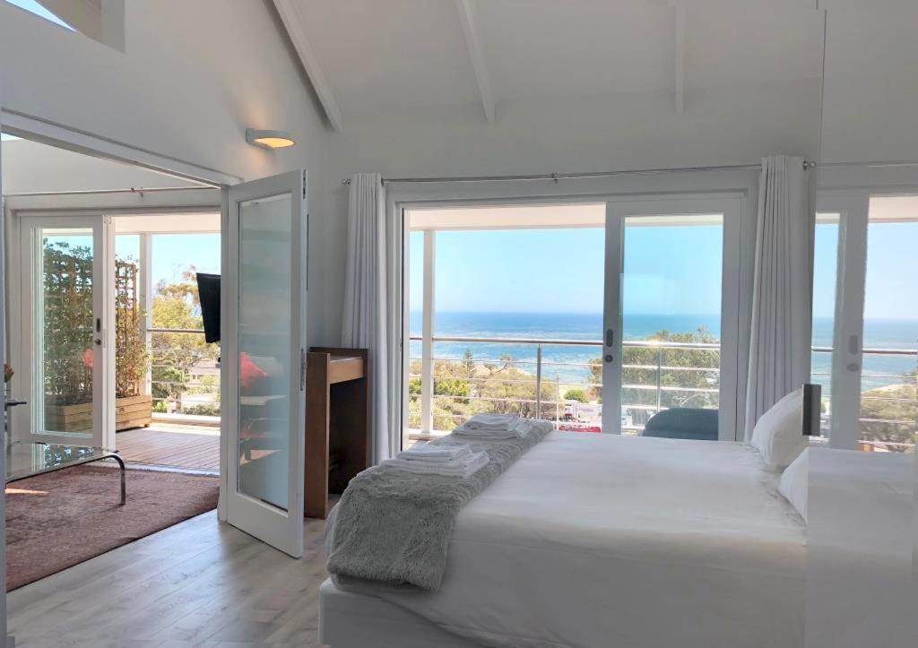 ケープタウンCamps Bay Loft With Stunning Mountain And Ocean Viewsアパートメント エクステリア 写真