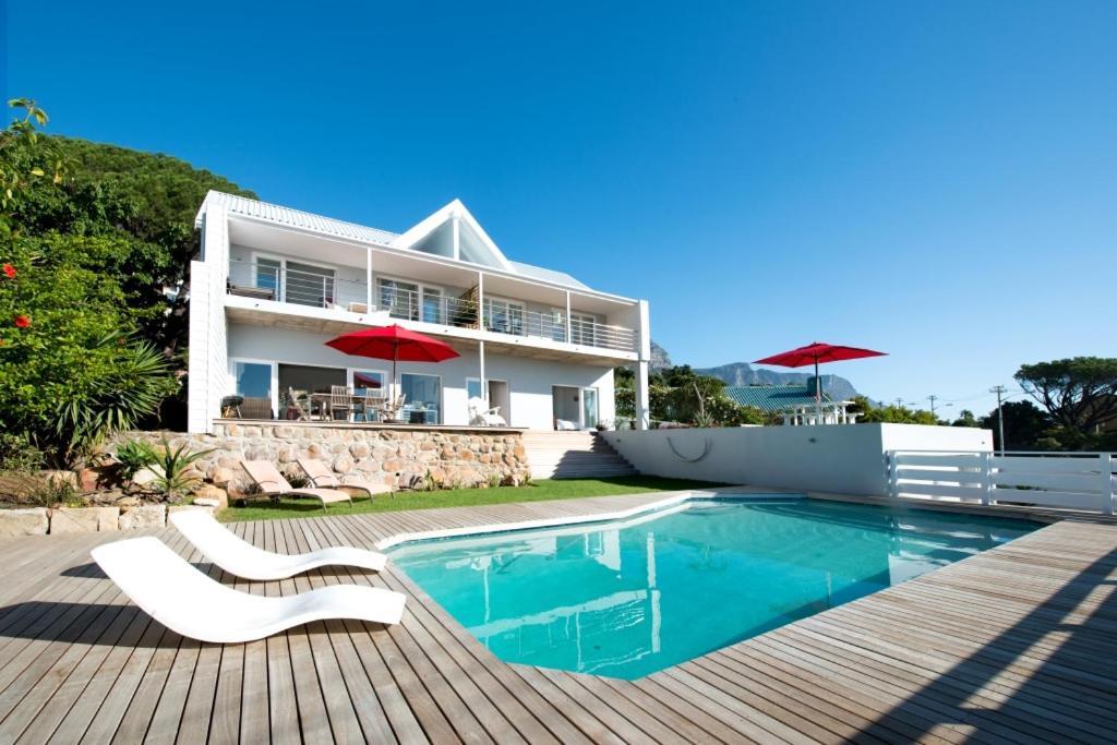 ケープタウンCamps Bay Loft With Stunning Mountain And Ocean Viewsアパートメント エクステリア 写真
